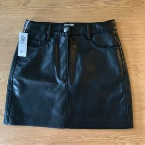 Aritzia “Babaton Chisel Skirt”